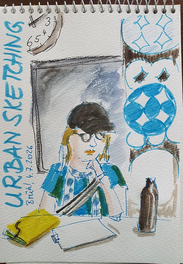 UrbanSketch: Portrait einer Frau mit Kappie und Schal und einigen Sketchutensilien auf dem Tisch vor ihr. Schrift links: Urban Sketching